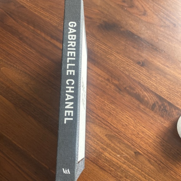 GABRIELLE CHANEL - book - Picture 2 of 4